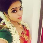 Janani Iyer, saree, traditional, selfie