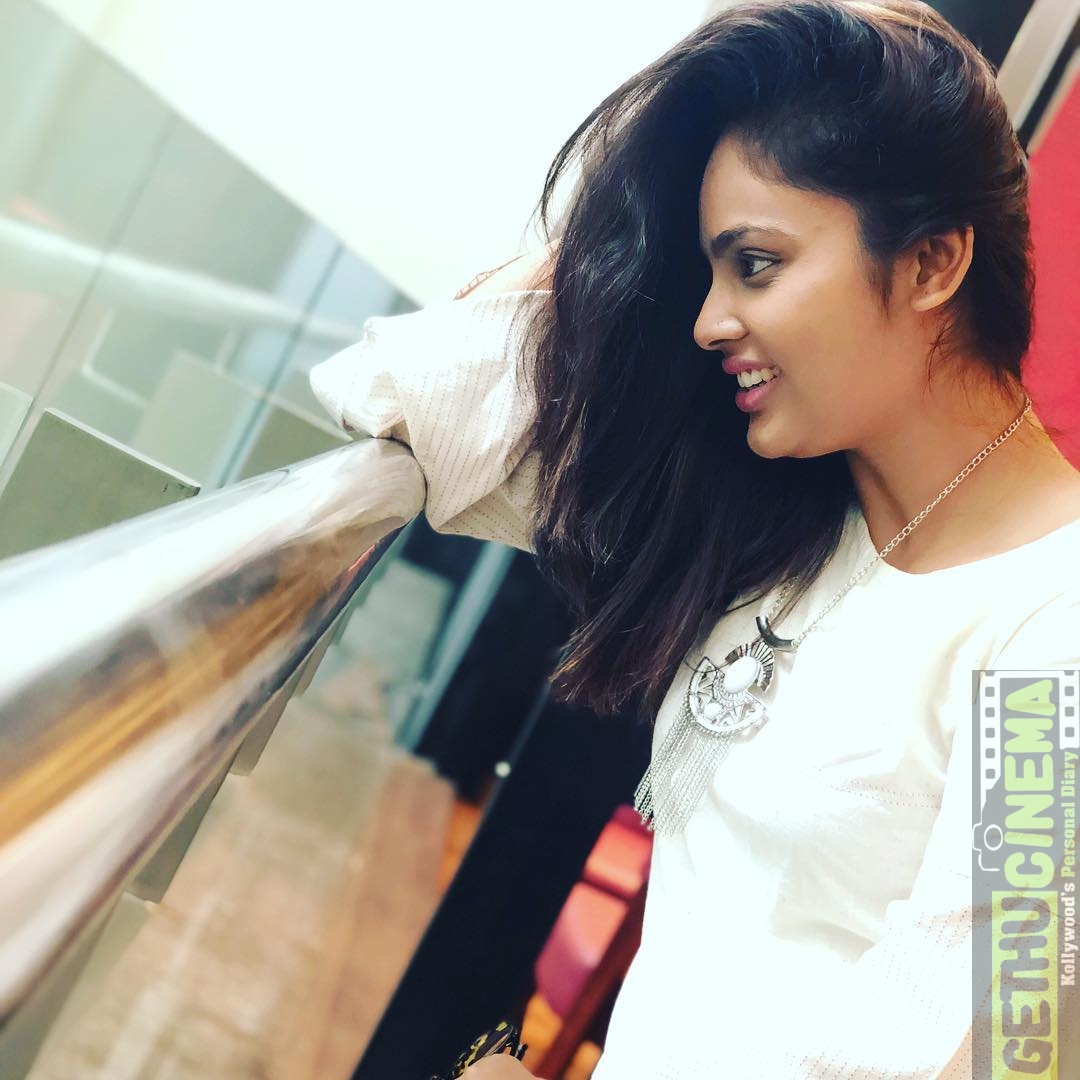 Nandita Swetha, first-class, hair style, white dress - Gethu Cinema Nandita Swetha, first-class, hair style, white dress - Gethu Cinema