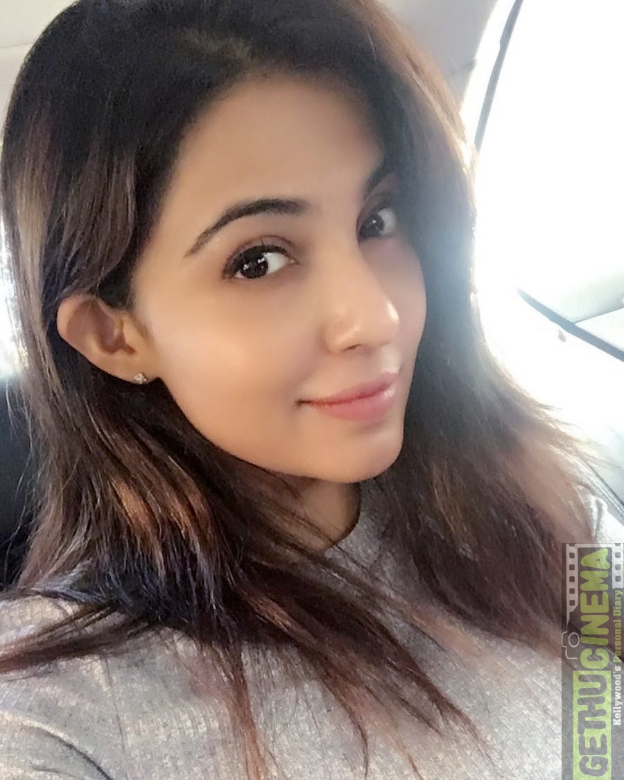 Parvatii Nair Hair Style Selfie Gethu Cinema