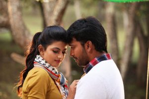 Titanic – Kadhalum Kavundhu Pogum Movie HD Gallery | Kalaiyarasan, Anandhi