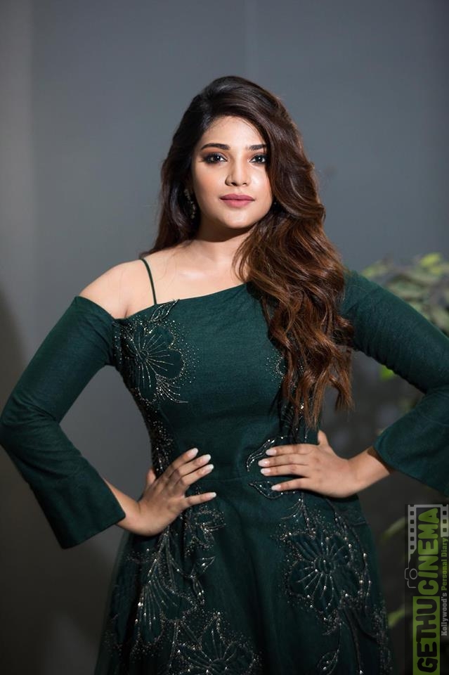 Actress Aathmika Instagram Facebook Gallery Gethu Cinema Id, web duenyasinda bircok alanda kullanilmakla birlikte instagramda da kullanilmaktadir. actress aathmika instagram facebook