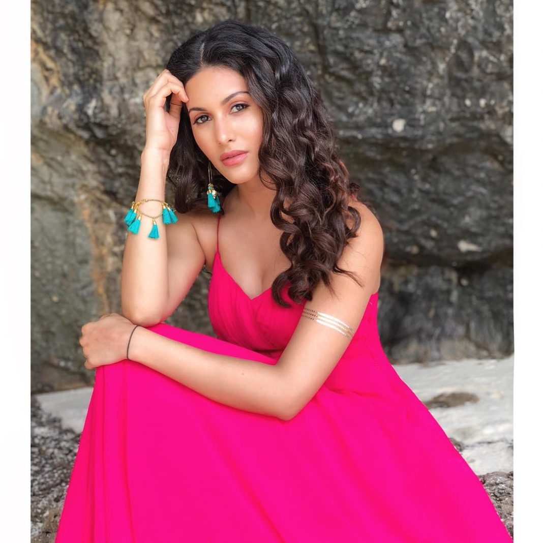 Actress Amyra Dastur 2018 Latest Cute HD Stills - Gethu Cinema