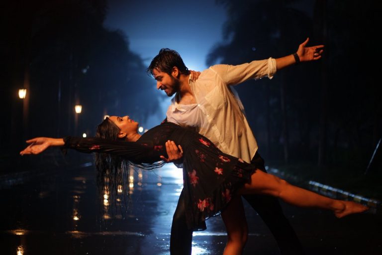 Pyaar Prema Kaadhal Tamil Movie HD Images