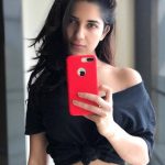 Ruhani Sharma, selfie, favorable
