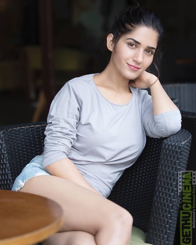 Ruhani Sharma New Hd Photos And Images | Ruhani Sharma