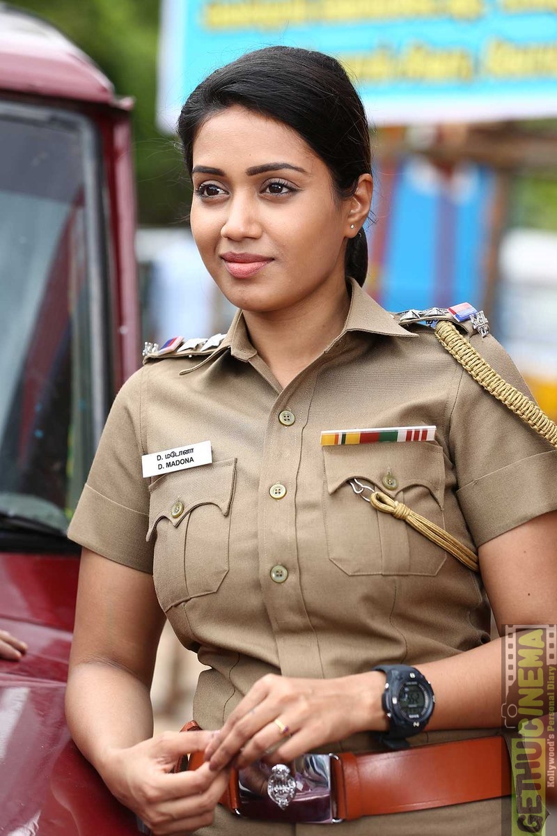 Thimiru-Pudichavan-Movie-Nivetha-Pethuraj-police-roshagadu-actress.jpg