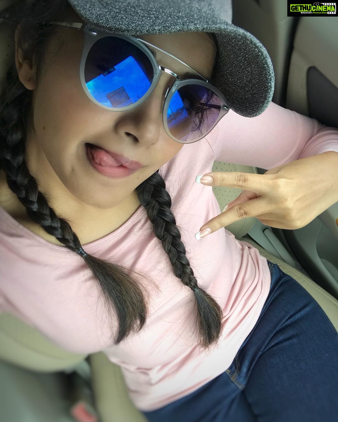 Actress Anupama Parameswaran 2018 Latest Selfie And Saree Pictures Gethu Cinema