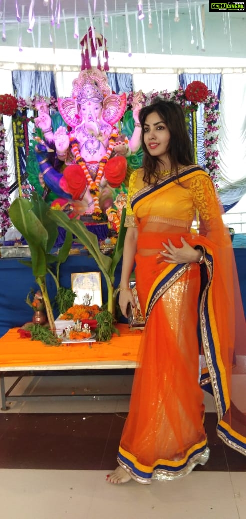 Komal Jha, Glamour Actress, orange saree, hip show - Gethu Cinema