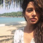 Raiza Wilson, Unseen Selfies, beach, sun light