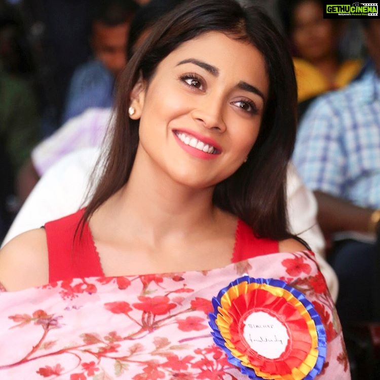Shriya Saran, hd, wallpaper, cover - Gethu Cinema Shriya Saran, hd, wallpaper, cover - Gethu Cinema