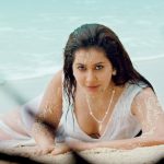 Tamil New Glamour Actress, Raashi Khanna, beach top view