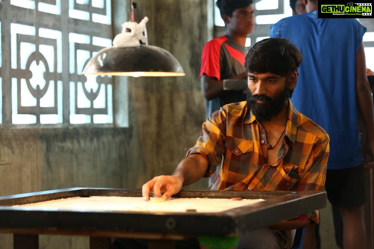 Dhanush, Vada Chennai, carrom, gang - Gethu Cinema