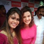 Honey Rose, Chalakkudykkaran Changathy actress, friend, selfie, pink