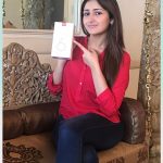 Sayyeshaa, mobile, One Plus6 phone, red dress