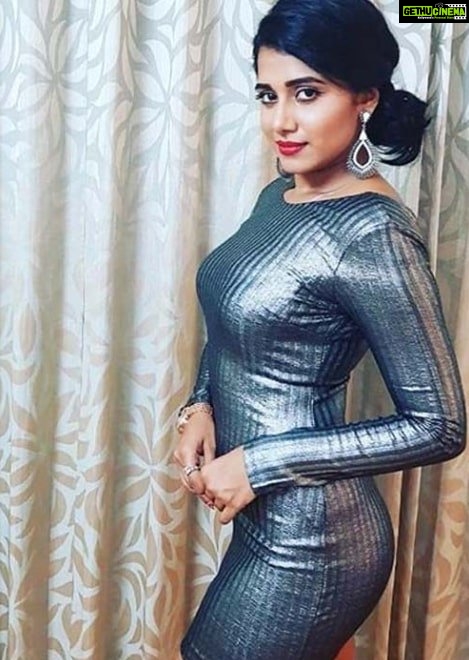 actress modern dress