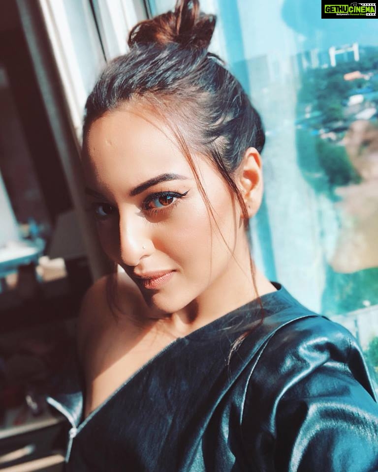 Actress Sonakshi Sinha Recent Unseen Selfie Clicks Hd Gallery Gethu 