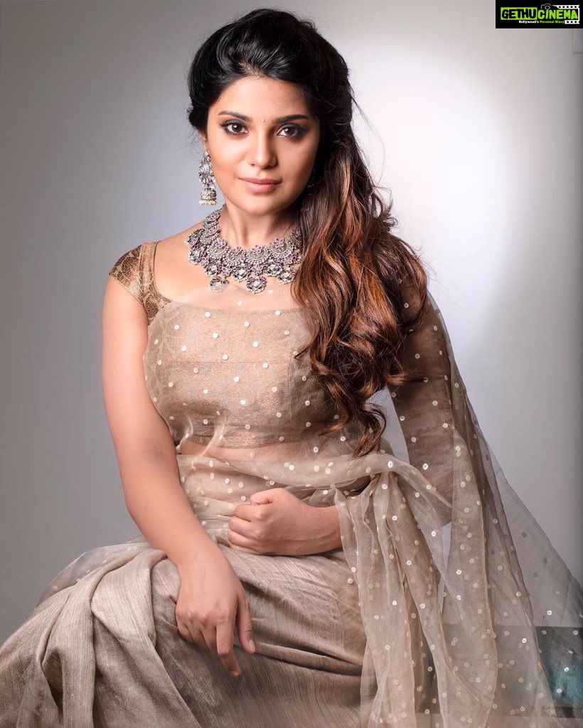 Actress Aathmika 2018 Diwali Celebration And Latest HD Stills - Gethu ...