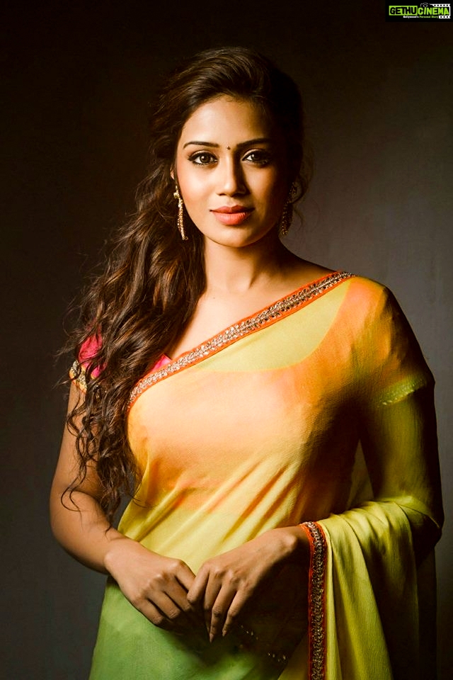 Nivetha Pethuraj, saree, hd, traditional look, tamil actress, wallpaper -  Gethu Cinema