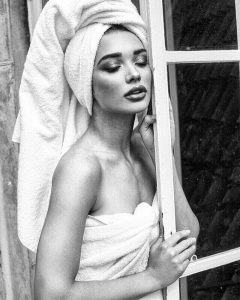 Actress Amy Jackson Sizzling Gallery - Gethu Cinema