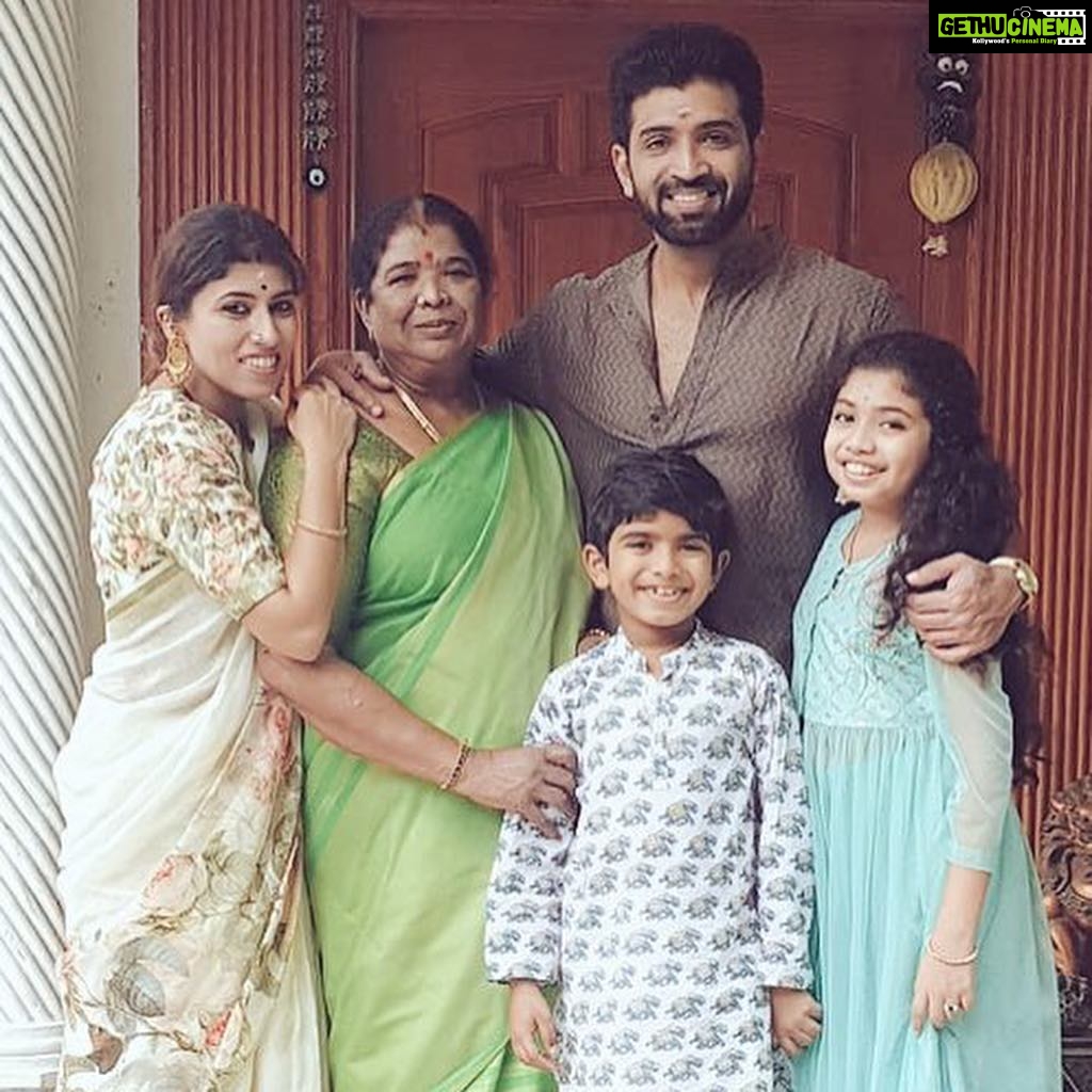 Arun Vijay, family, mom, wife, hd, actor life - Gethu Cinema