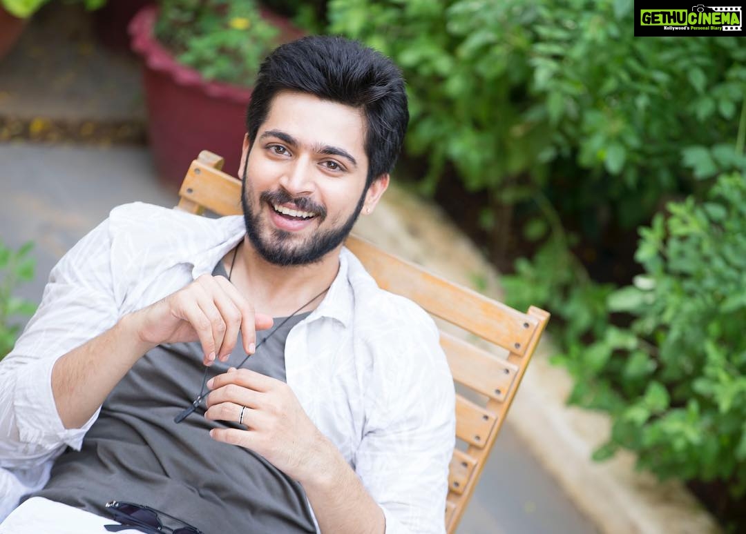 Harish Kalyan, smile, hd, wallpaper, photoshoot - Gethu Cinema