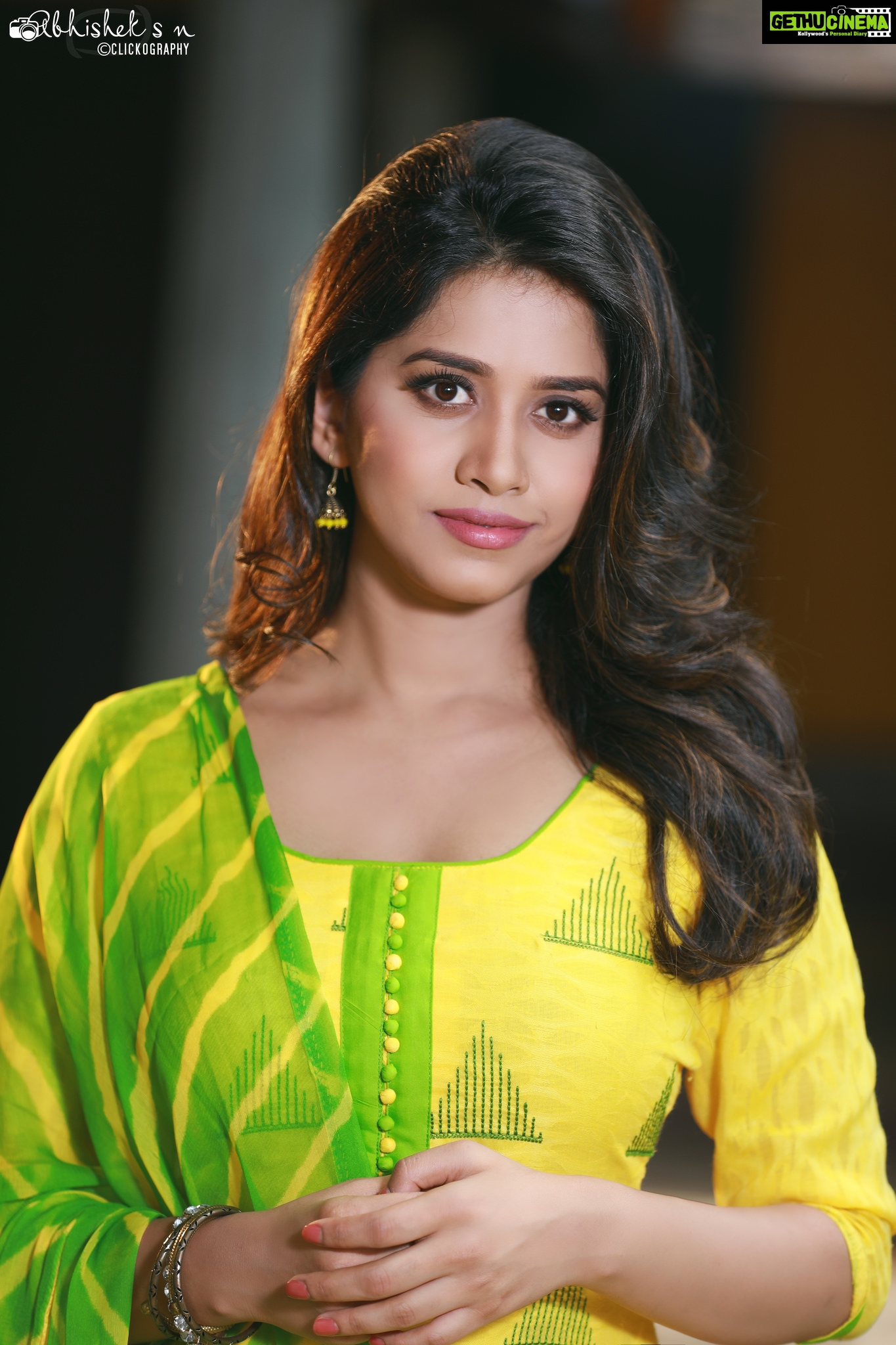 [Image: Nabha-Natesh-Adhugo-Actress-yellow-chudi-attractive.jpg]