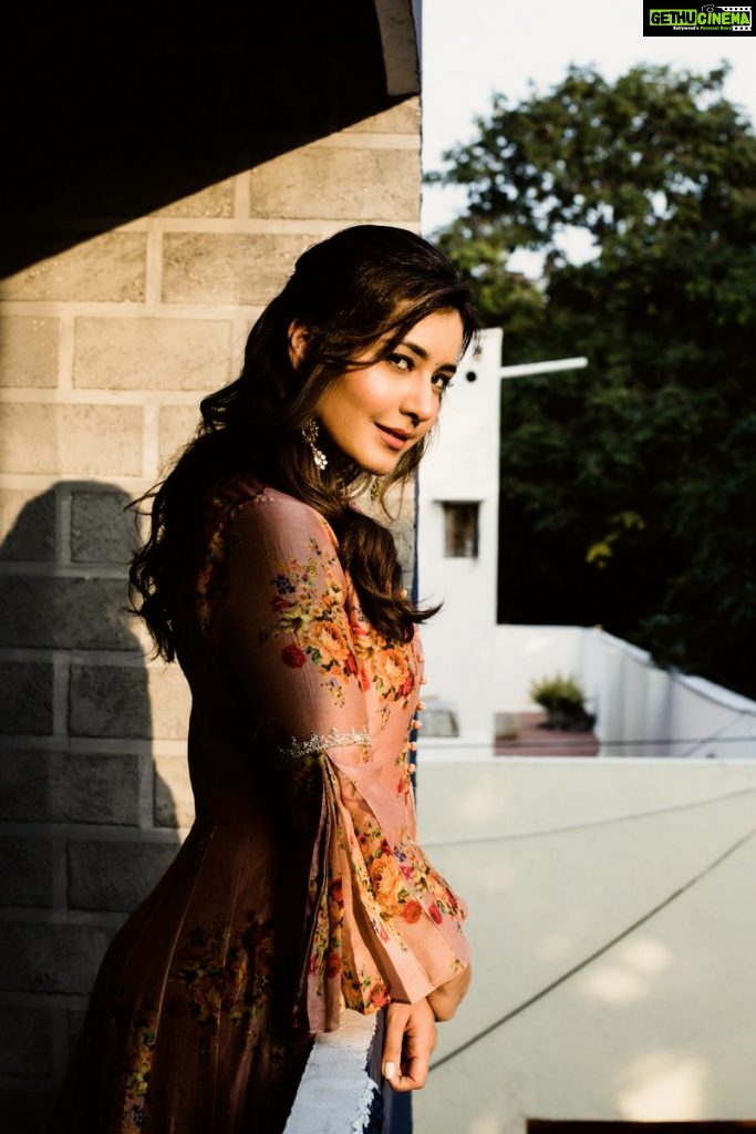 [Image: Raashi-Khanna-instagram-dress-cute-683x1024.jpg]