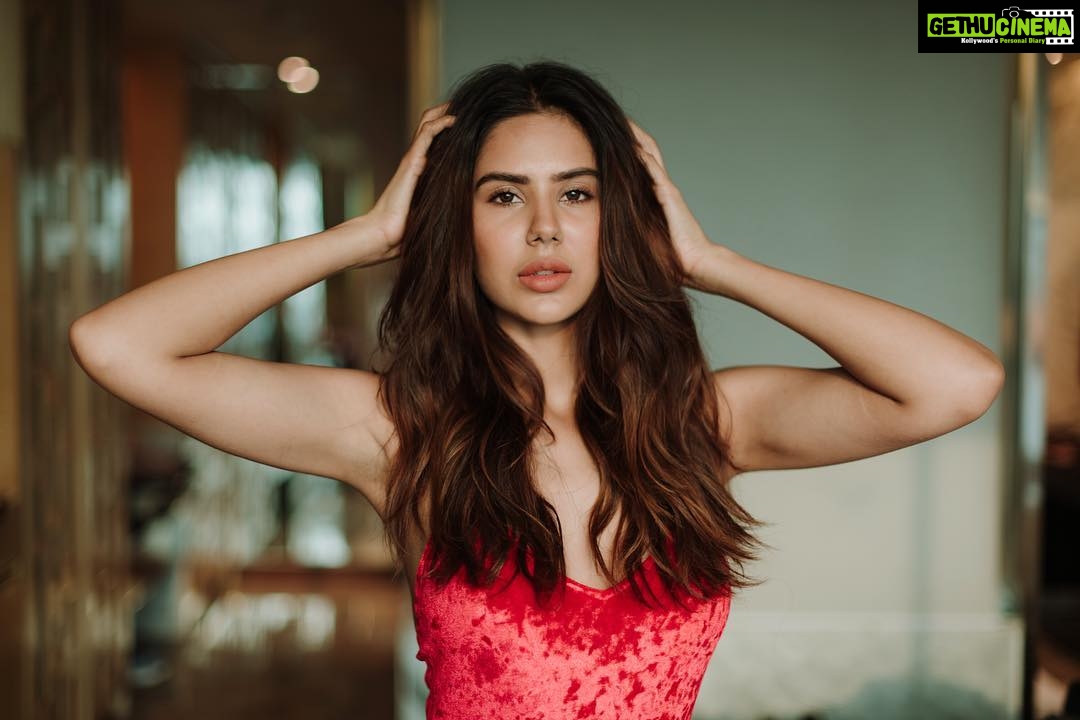 sonam bajwa carry on jatta 2 dresses