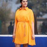 Sreemukhi, Babu Baga Busy Actress, yellow dress