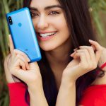 Adah Sharma, Bypass Road Actress, blue mobile, smile