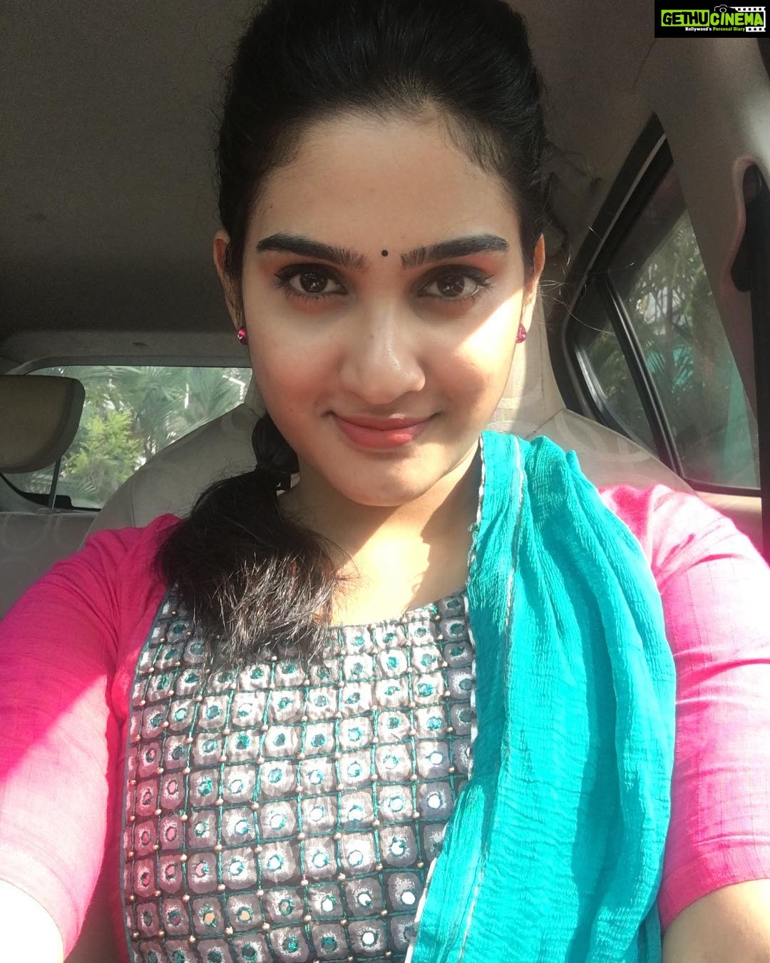 [Image: Aditi-Ravi-Naam-Actress-car-face-selfie.jpg]