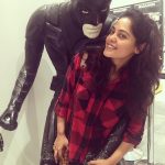 Bindu Madhavi, Kazhugu 2 Actress, bat man, red shirt, Smart