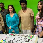 Nikki Tamboli, Raghava Lawrence, Vedhika, cake