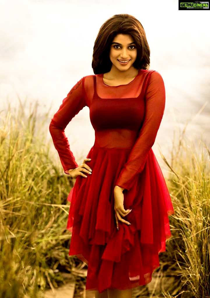 oviya frock