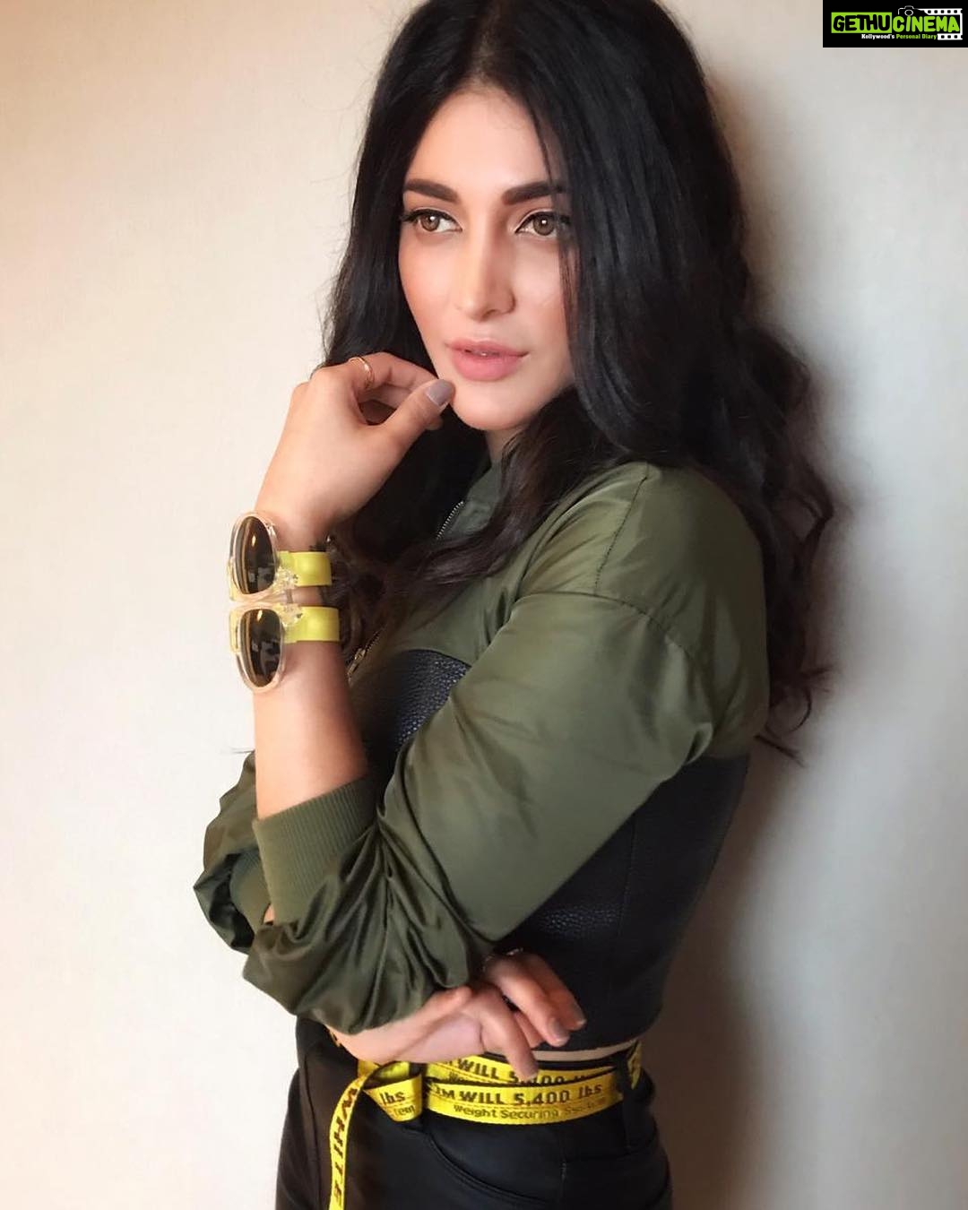 Actress Shruti Haasan 2019 Latest Photoshoot & HD Gallery 