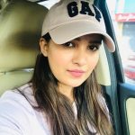 Vani Bhojan, car, cap, serial actress