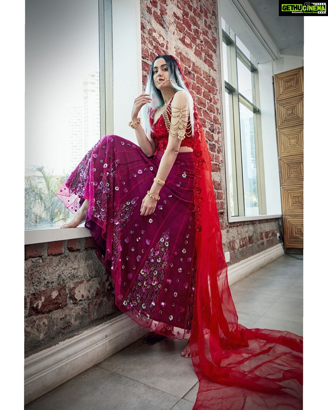 Adah Sharma Instagram - This bride wears a neckpiece as a handpiece #NoRestrictions #NoRules TAG me on your crazy fashion experiments 😍 #WhatsYourAdah . Lehenga - @shreyaagarwallabel Blouse and saree - @theq_amritdawani Jewellery - @koharbykanika @graziajewel @azotiique @rc_jewellery . . P.S. Not the ladder of success (I hope)😜😬 #100YearsOfAdahSharma #adahsharma