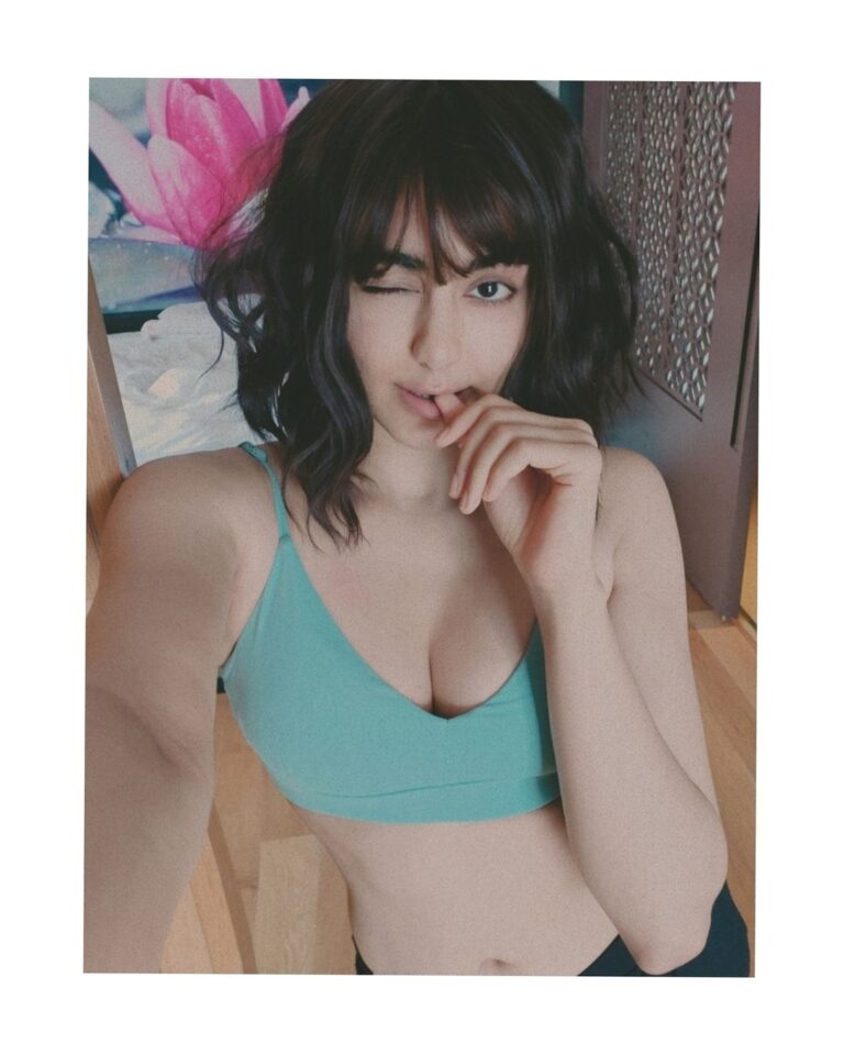 Adah Sharma Instagram - Sharks sleep with one eye open . And dolphins can rest half their brain and snooze , and after a couple of hours the sleeping side switches . Be greatful for eyelids today ❤🐟🐠 . . #100YearsOfAdahSharma #adahsharma