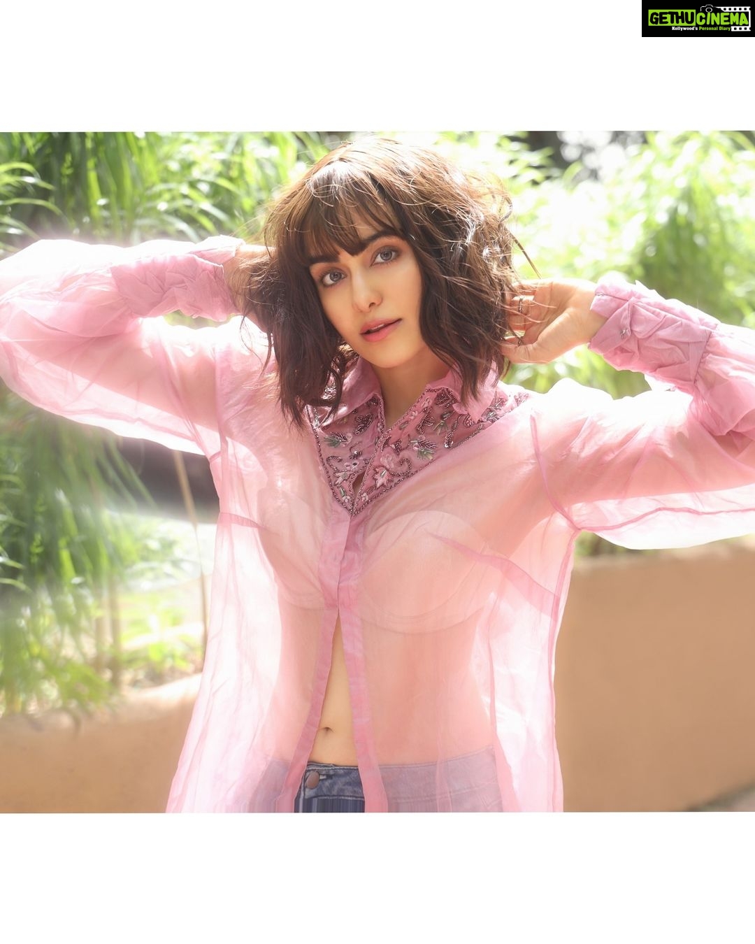 Adah Sharma Instagram - SWIPE for Adahs metamorphosis ππ . . . πΈ @faizialiphotography The Axolotl- the Mexican walking fish.. they have super healing powers that allow them to do things like regenerate limbs and body parts and I think part of their brain and heart also . Their courtship rituals involve dancing π