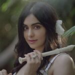 Adah Sharma Instagram – GUESS which song !Clue:👱❤️👩❄️🏔️🚢⬇️🥶💎👵
The sooner you guess…the sooner I share the video 🙃 #NotAThreatImAnywayGoingToShareTheVideoHehee
.
.
.
.
📸 @dieppj
#100YearsOfAdahSharma
#adahsharma
#songcover #recorder