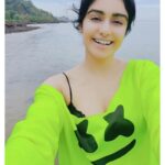 Adah Sharma Instagram - Tag someone and drop a 😀 let's make 😁 contagious . . #IfTheresAWillTheresAWAVE #IBEACHYouToIt #DontGetTIDEdown #SHELLyeah #100YearsOfAdahSharma #adahsharma #SpreadSmiles . P.s.Pics taken from another lifetime (before this lockdown , a month ago I think, I've lost track of days 😬)