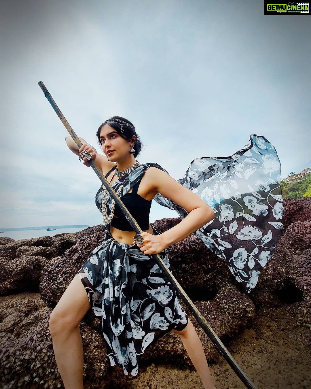 Adah Sharma Instagram - Who wants to Fight?π Disclaimer : sticks and stones break bones (and cause bruises if you get distracted π¬) For human helicopter ref. to my prev post . . Hair @snehal_uk Styled by @juhi.ali @neetaboochrajewellery Wearing my grandmother's saree π @jagats38 . . P.S. do not ask howwww I stood barefoot on these rocks in the sun ! Ok ask π well... What can I say.. anything for Love β€οΈ #100YearsOfAdahSharma #adahsharma