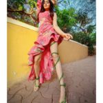 Adah Sharma Instagram - Guess my height 😁 They told me I could be whatever i want to be so yesterday I was a tree 😁 . . I'm actually not very tall..@deep.pathak.54 took these low angles and @juhi.ali gave me a dress @eyecandybyps that makes me look looooonggg 💃💃💃 #100YearsOfAdahSharma #adahsharma