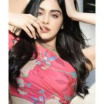 Adah Sharma Instagram - Hoton pe aisi baat main dabaake chali aai 😜 . . Images from this fullly impromptu photoshoot !! We were just supposed to record an interview (for a film I'm very excited about) ,eat Ragada patis and go to the event in the evening... Thank u 📸 @deep.pathak.54 the pictures turned out better than the ragda patis 😁 👗@juhi.ali for always making me wear such yummy clothes ! Wearing @eyecandybyps Hair @koms_kachare Footwear (coming up in the next post ) some next level DIY stay tuned 😛😁 #100yearsofAdahSharma #adahsharma