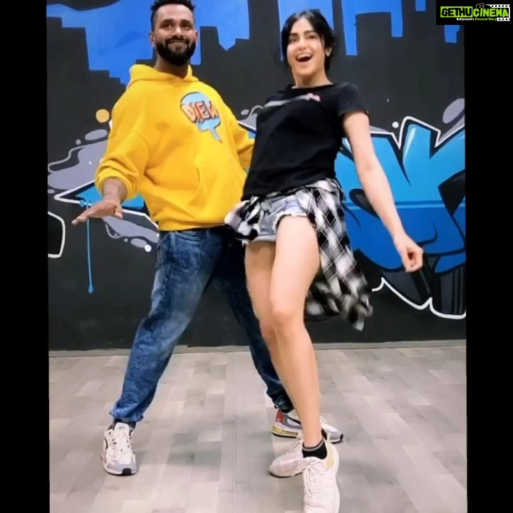 Adah Sharma Instagram - Tag someone who should dance to this song ! Lovinggg the covers you guys have been sending us for #DrunknHigh Tag me ! Will be reposting them on Instagram β€οΈ #mondaymotivation . . @vyrloriginals @mellowmellow @akullofficial @aasthagill Thank you for being so awesome - @suresh_kingsunited and The Kings team @ritesh_the_kings @tanyabhushan π₯ & Edit @feliz_kingsunited Location @kingsdancestudioandheri #dance #100yearsofAdahSharma #adahaharma #dancecover P.S. you definitely can't be #DrunkNHigh if you want to dance like this π unlesss..... You're drunk on love and high on life ππππ