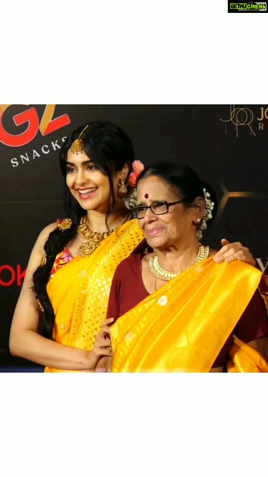 Adah Sharma Instagram - Twinning with my style icon💛💛 Fashion police from Montreal to Nepal, Who's the most stylish of them all ? Winter or fall, In a saree or shawl, Paati will enthral ❤️ . . Last night at the #LokmatMostStylishAwards @milokmat @snehal_uk @juhi.ali @karagiri_ethnic @rubansaccessories @jagats38 . #lokmat #saree #sareelove #fashion #grandmother #ootd #twinninggoals #100YearsOfAdahSharma #AdahSharma