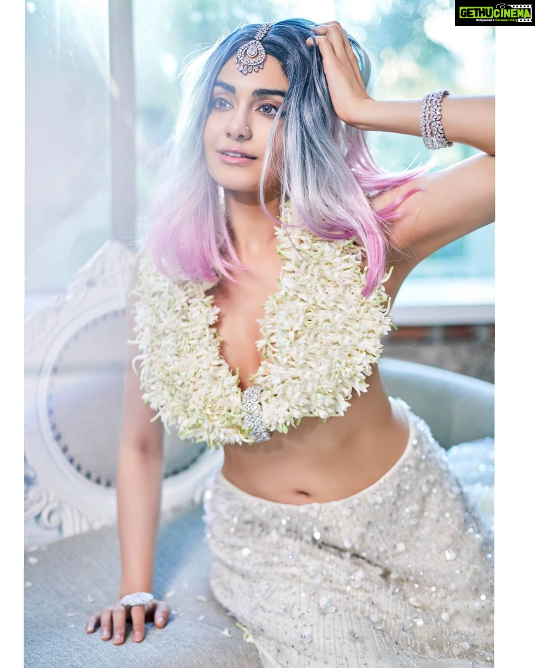 Adah Sharma Instagram - Gajra Mohobbatwaali ,🌼🌸 Lunch mein I ate peas and brocolli, . Gajre ne le li meri jaaaaan, Hai re i can be cast as the next supermaaaan 🦸 . . #WhyNotSinceJamesBondIsNowAWoman ##100yearsofAdahSharma #adahsharma