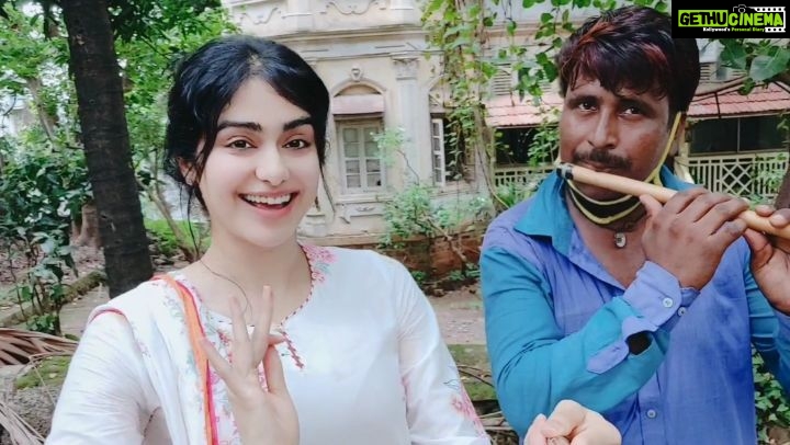 Adah Sharma Instagram - Meet Basuriwaale bhaiya ! Contact him on +918530806394 to purchase a flute and learn. (Mumbai) He has been playing through lockdown.Walking through empty streets.With all his audience sitting at home , but he still played with full feel. I thought he deserved to be heard by the millions on my social media 🌸🌸🌸 . . If you have a skill and want to showcase it you can come Collab with me and use my Instagram ! ❤️❤️❤️ #AdahSharmaXAamAadmi #AdahFindsTalent #AdahXOthersTalents ❤️❤️❤️ . . You will be inflicted with me playing the flute in videos soon 😁 #100YearsOfAdahSharma