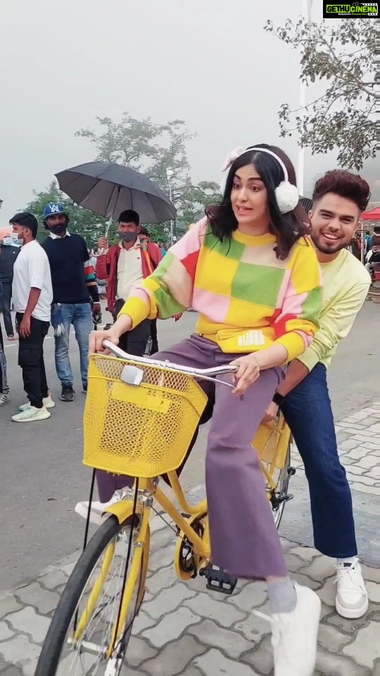 Adah Sharma Instagram - Our video released 10 hrs ago today and 2.2 million people watched it before me !!!! Because I was busy on my cycle chasing someone who didn't want to be caught Moral of the story : stop chasing stuff you don't have and be grateful for what you do have ❤️ . . Thank youuuu all of you who have sent messages and art . @a.k.h.i.l_01 @gurinderrbawa thank you for making me part of this awesome song !! #aashiqmudnajaawe