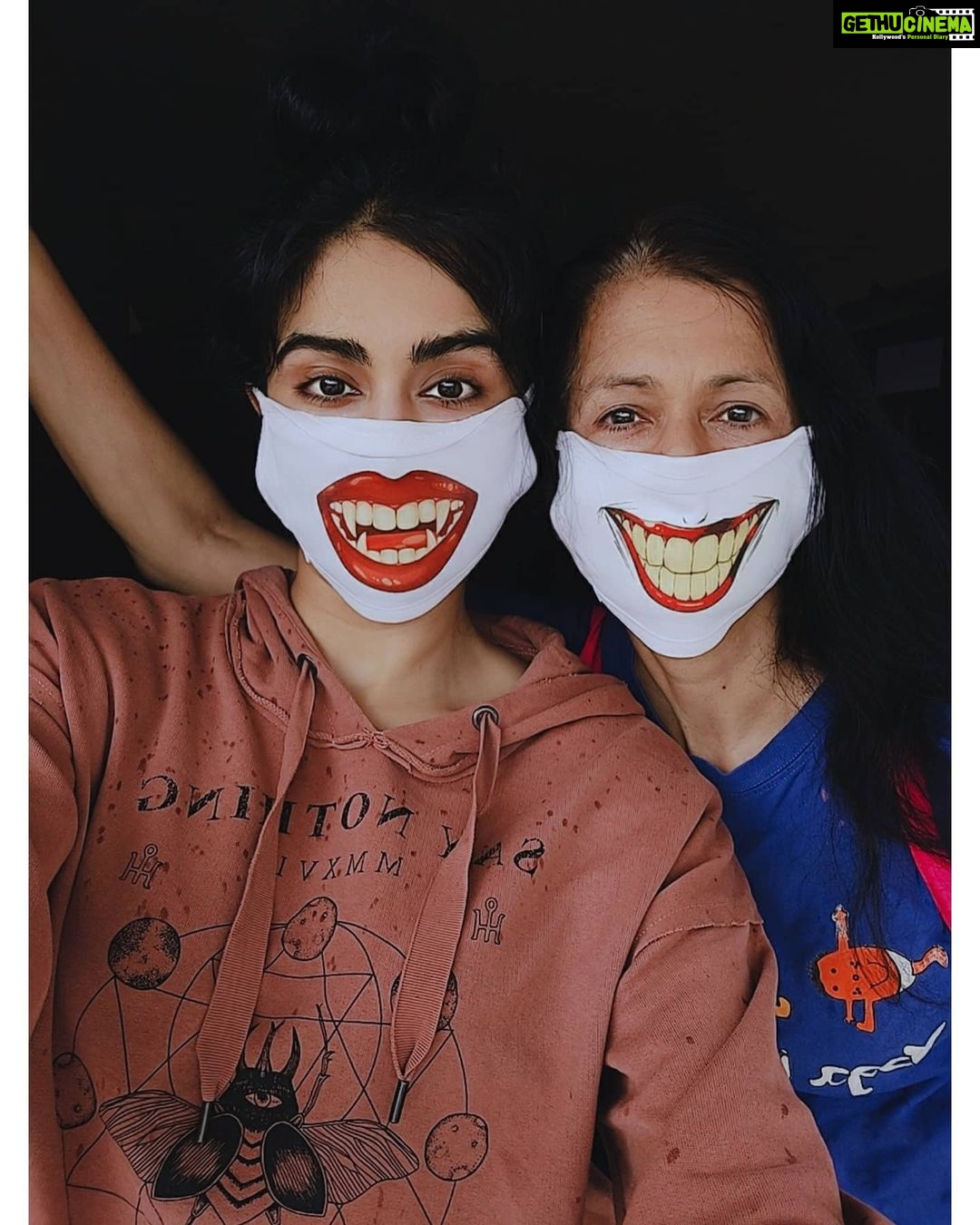 Adah Sharma Instagram - #100YearsOfAdahSharma Life would be so scary if we didn't know how to laugh at ourselves🤪😜🙃🙃 Meet the new Dracula 👹in town ! The smiling one is Draculas mamma 😁 . . . A lot of you ask me how I stay positive...being able to laugh at myself makes life lovely! Also I try finding humour in terrible situations that I'm stuck in 😬... That helps ❤️ try it ! . . P.S. but if someone puts onions in my food after repeatedly requesting them not to , then I don't find any humour 🤮🤮🤮🤮